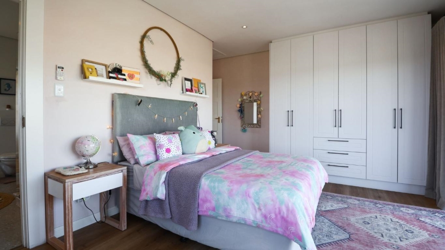 6 Bedroom Property for Sale in Whale Rock Heights Western Cape